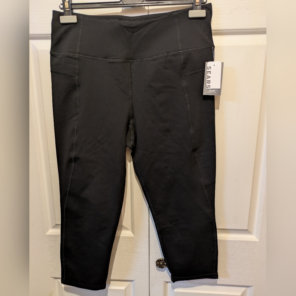 SEARS Black Leggings Cropped Athletic Pants Yoga Exercise Size L/G New